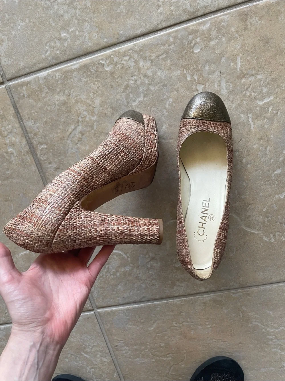 CHANEL Two-Tone Beige and Metallic Cap-Toe tweed heels 38 1/2 38.5